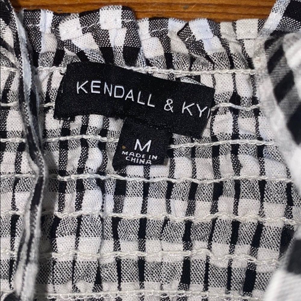 Cute crop top! - Picture 3 of 3